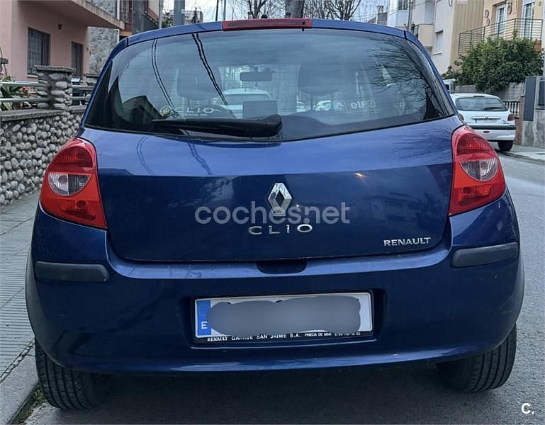 Usado Renault Clio II Expression 75 CV (55 kW) 2006 Azul Berlina