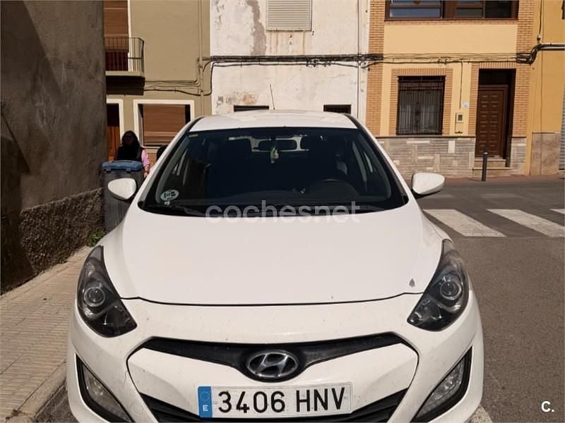 Usado Hyundai i30 110 CV (80 kW) 2013 Blanco Familiar