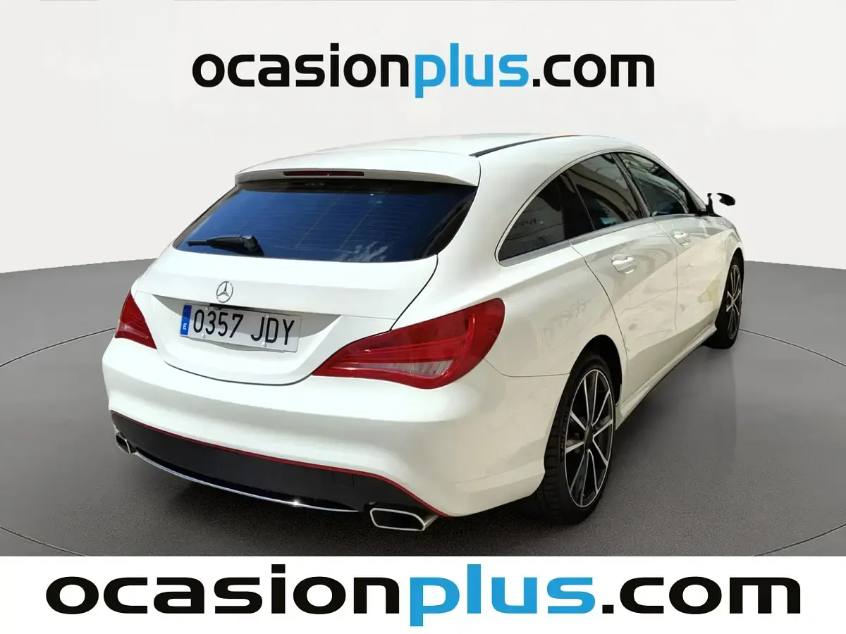 Usado Mercedes CLA200 Shooting Brake Urban 136 CV (100 kW) 2015 Blanco Familiar