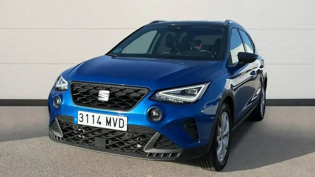 Usado Seat Arona FR 115 CV (84 kW) 2024 Azul SUV
