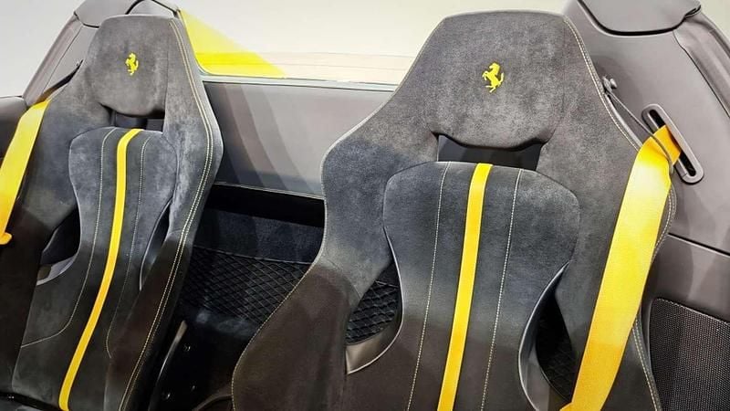 Usado Ferrari F8 721 CV (530 kW) 2020 Amarillo Descapotable