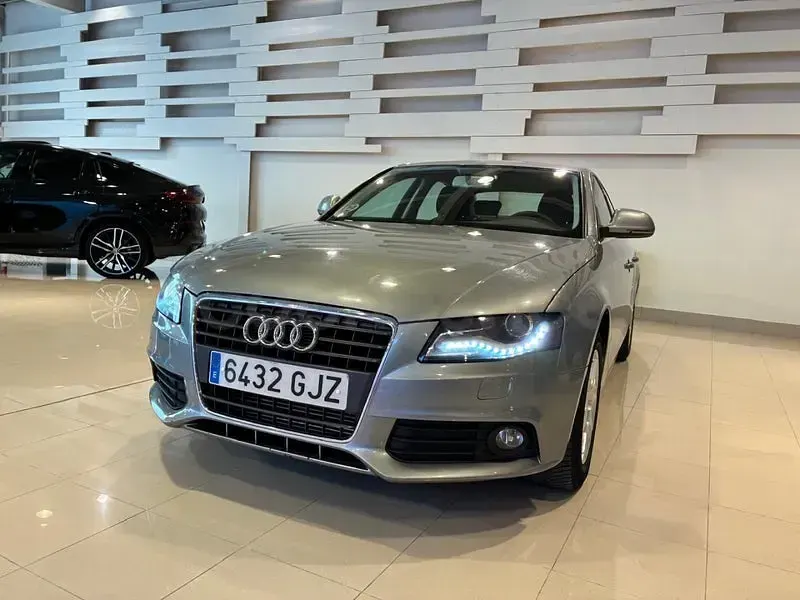 Usado Audi A4 143 CV (105 kW) 2010 Gris / plata Berlina