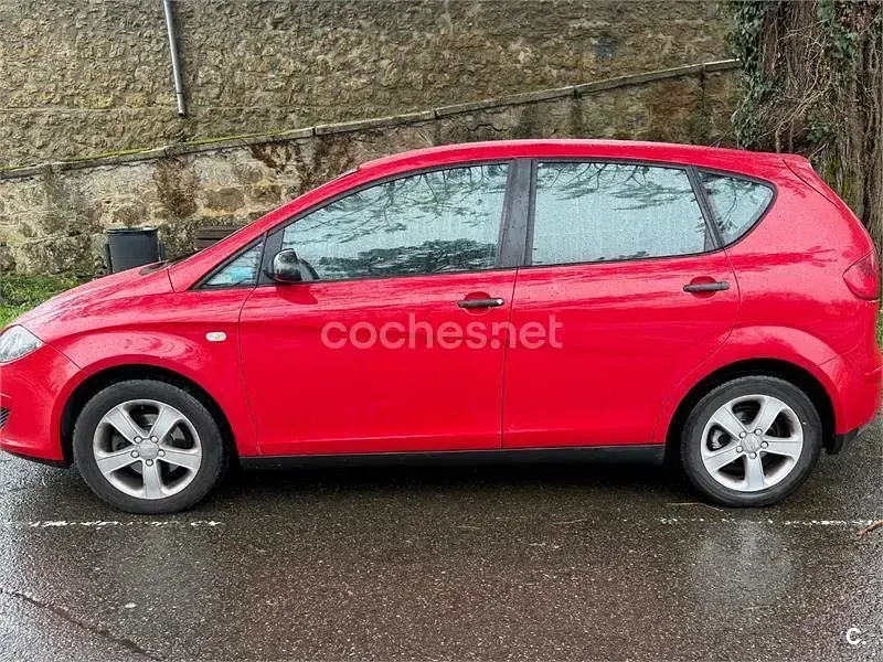 Usado Seat Altea Stylance 102 CV (75 kW) 2005 Rojo Monovolumen