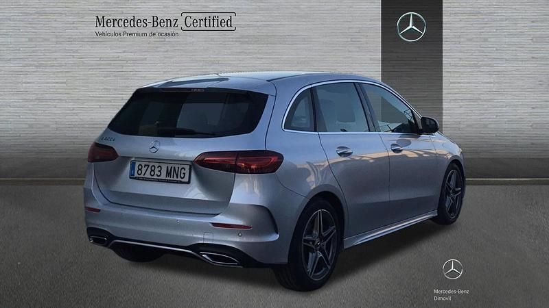 Usado Mercedes B200 AMG line 150 CV (110 kW) 2023 Gris / plata Monovolumen