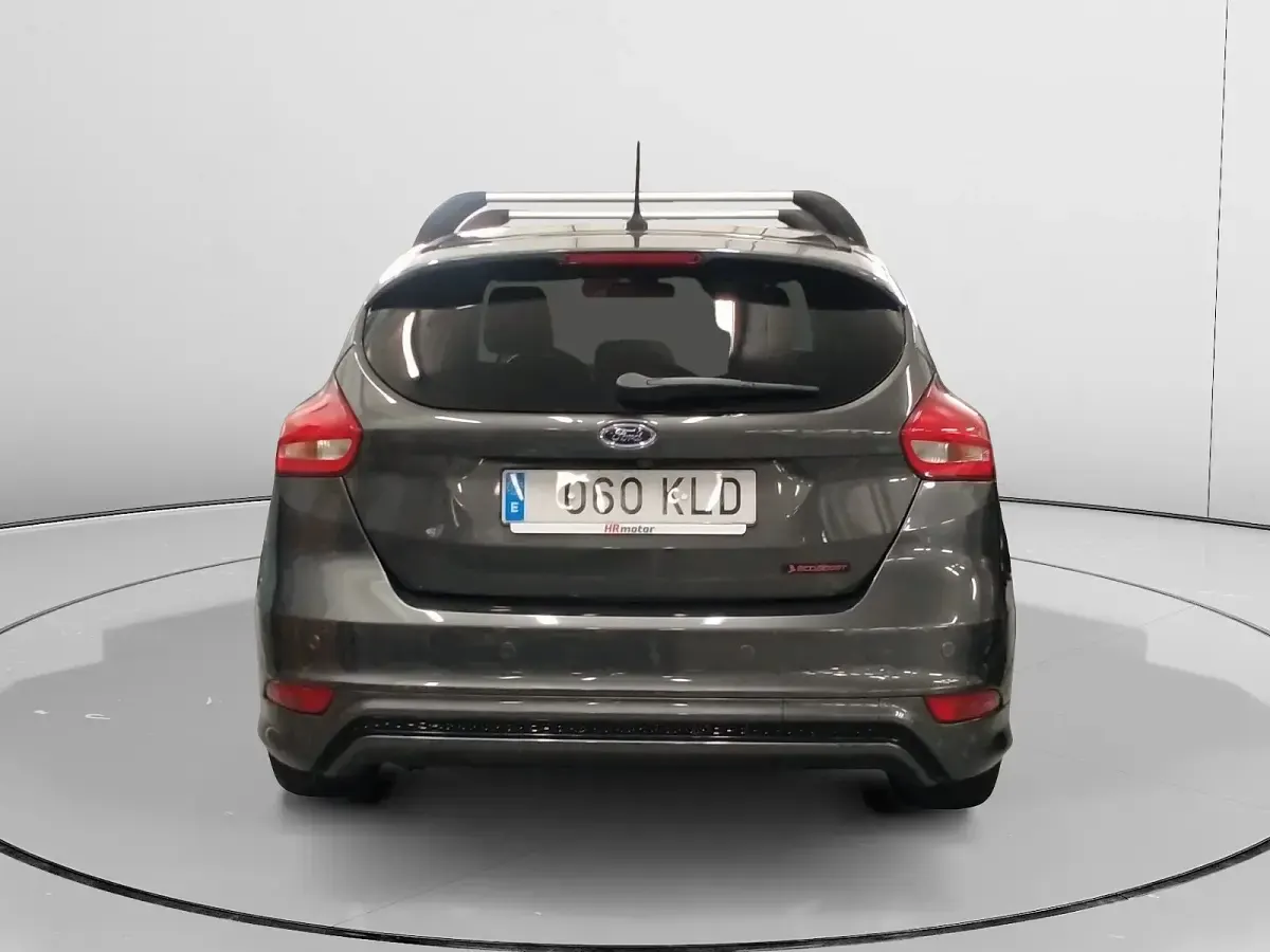 Usado Ford Focus ST-Line 126 CV (92 kW) 2018 Gris Utilitario