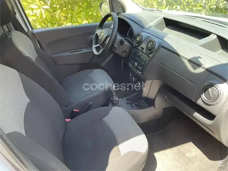 Usado Dacia Dokker Essentiel 102 CV (75 kW) 2019 Blanco Monovolumen