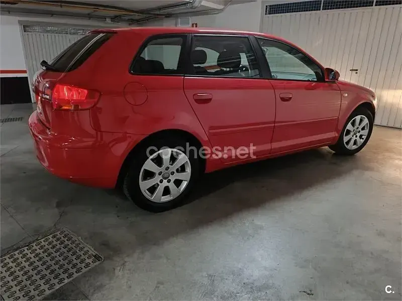 Usado Audi A3 Ambiente 115 CV (84 kW) 2007 Rojo Utilitario