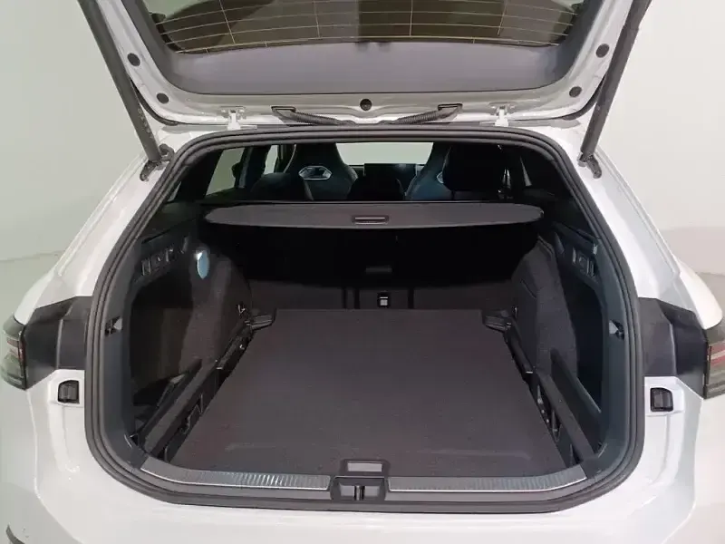Usado VW Passat R-line 150 CV (110 kW) 2024 Familiar