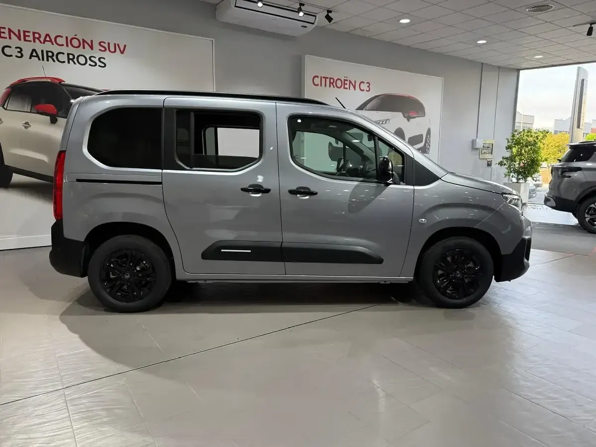 Nuevo Citroën Berlingo 100 CV (73 kW) 2026 Gris / plata Monovolumen