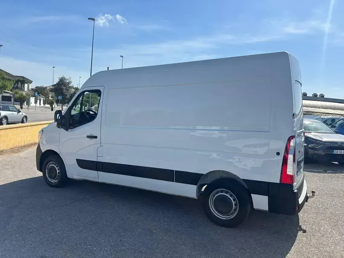 Usado Renault Master 135 CV (99 kW) 2021 Blanco Monovolumen