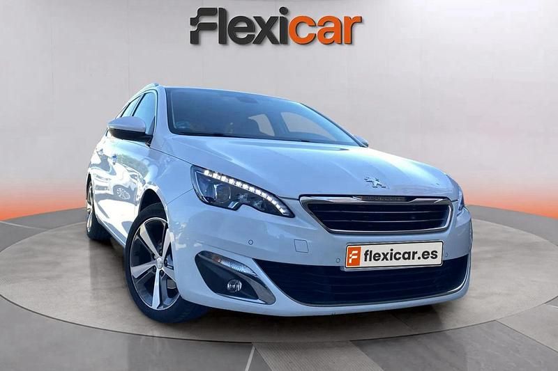 Blanco Usado 2017 Peugeot 308 SW Allure Familiar | 8990 € - Imagen 1/4