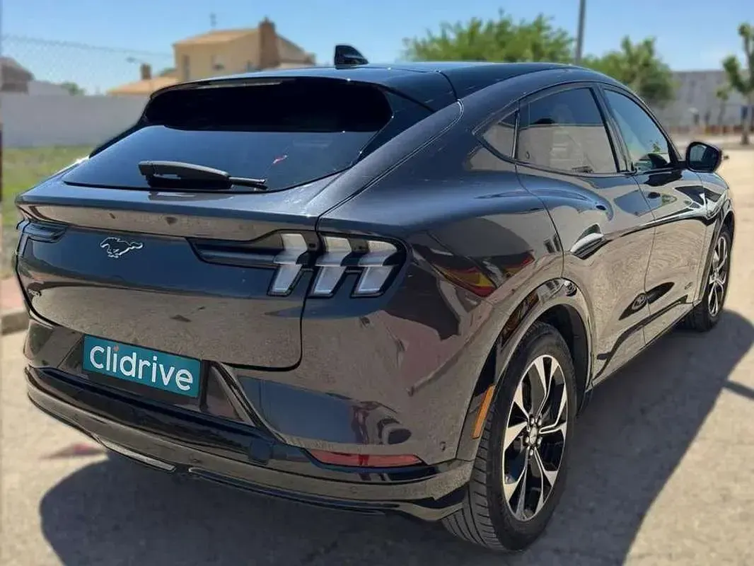 Usado Ford Mustang Mach-E Premium 202 kW (276 CV) 2023 Negro SUV