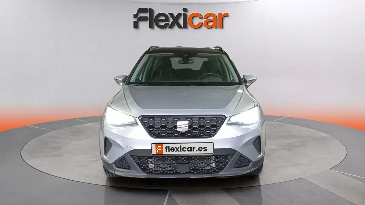 Usado Seat Arona Style 110 CV (80 kW) 2022 Gris SUV