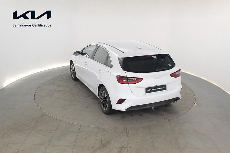 Usado Kia Ceed 100 CV (73 kW) 2025 Cassa white Utilitario