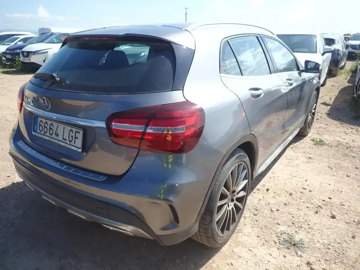 Usado Mercedes GLA180 136 CV (100 kW) 2020 SUV
