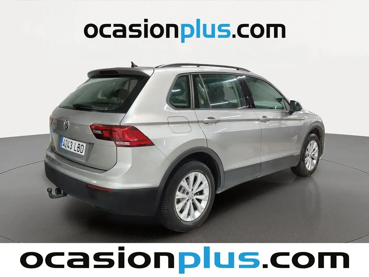 Usado VW Tiguan Edition 131 CV (96 kW) 2019 Gris plata SUV