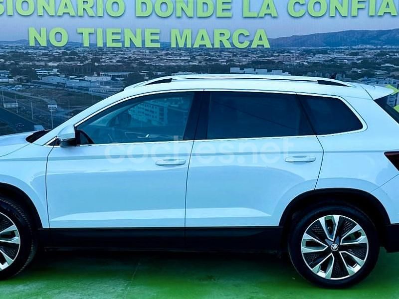 Usado Skoda Karoq SportLine 150 CV (110 kW) 2023 Blanco SUV