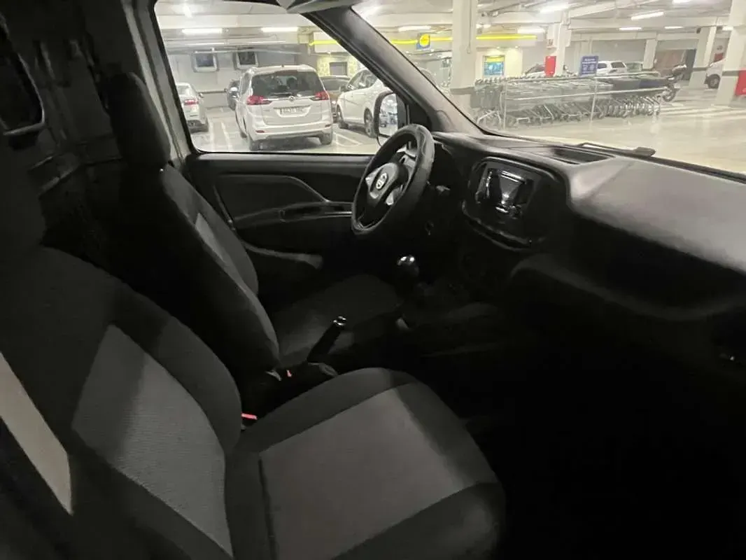 Usado Fiat Doblò 95 CV (69 kW) 2017 Blanco Monovolumen