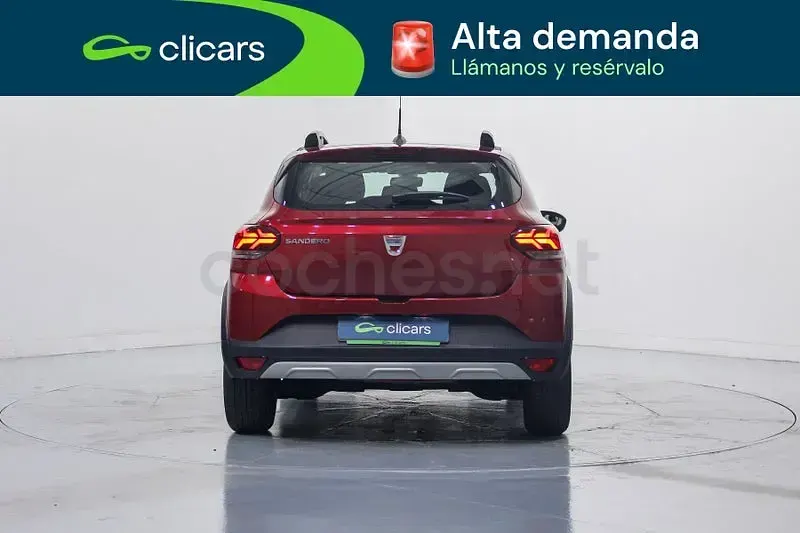 Usado Dacia Sandero Comfort 101 CV (74 kW) 2021 Rojo Berlina