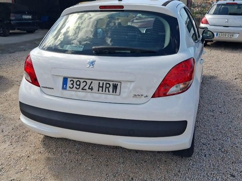 Usado Peugeot 207 68 CV (50 kW) 2013 Blanco Berlina