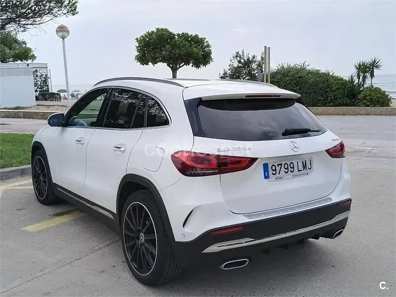 Usado Mercedes GLA200 150 CV (110 kW) 2021 Blanco SUV