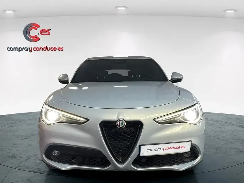 Usado Alfa Romeo Stelvio Sprint 190 CV (139 kW) 2022 Blanco SUV