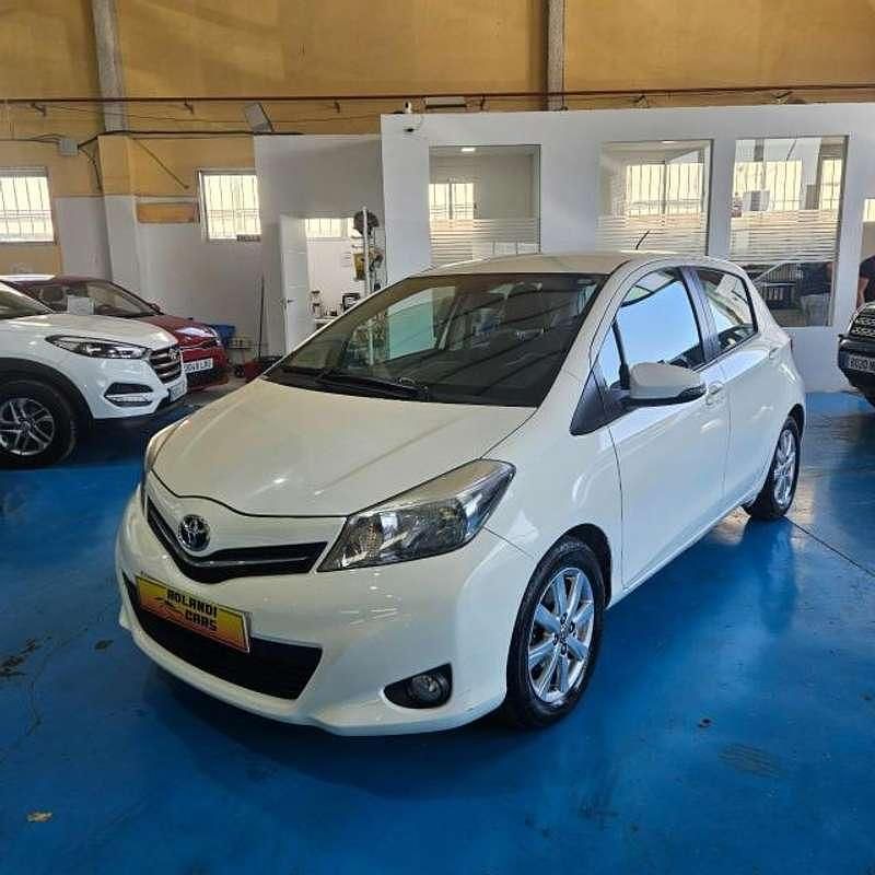 Usado Toyota Yaris Sol 101 CV (74 kW) 2012 Blanco Utilitario