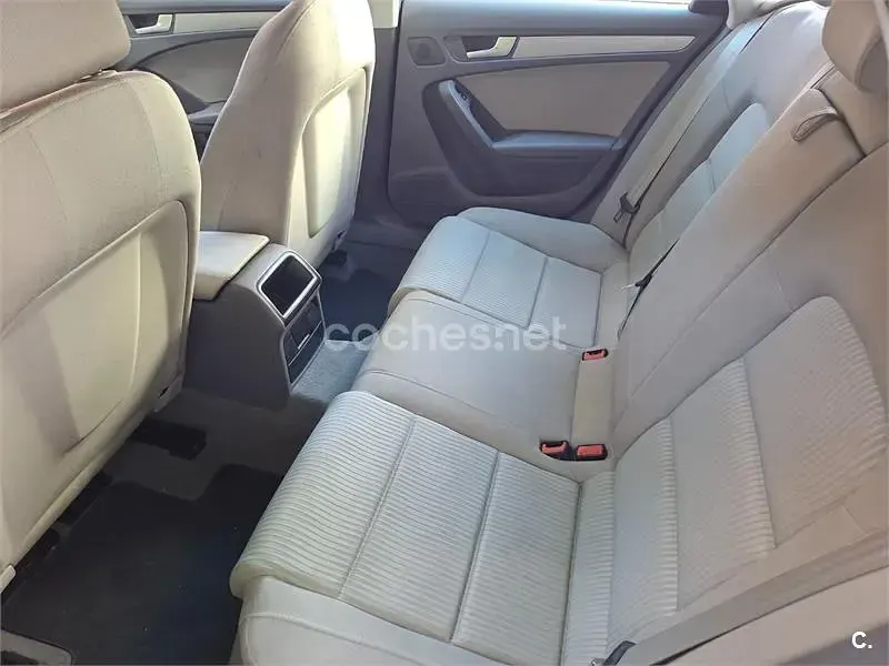 Usado Audi A4 136 CV (100 kW) 2010 Negro Berlina