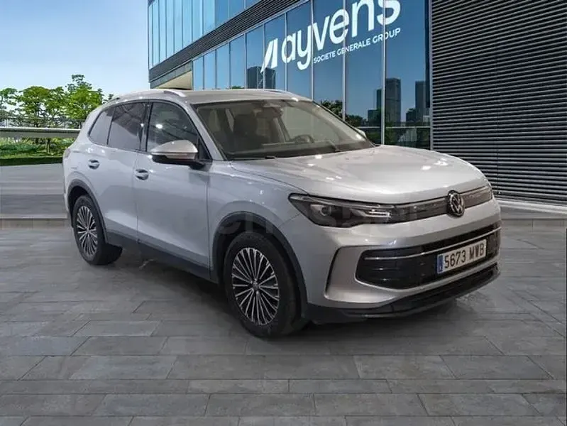 Usado VW Tiguan Life 150 CV (110 kW) 2024 Gris / plata SUV