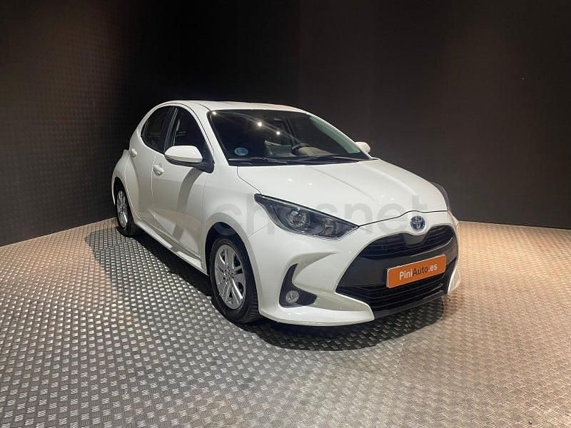 Usado Toyota Yaris Hybrid Business Edition 116 CV (85 kW) 2021 Blanco Berlina