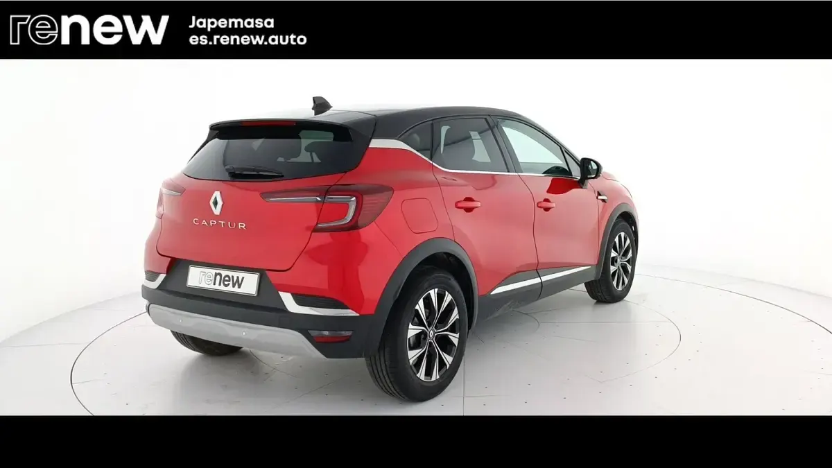 Usado Renault Captur Techno 91 CV (66 kW) 2023 Rojo deseo con techo negro SUV