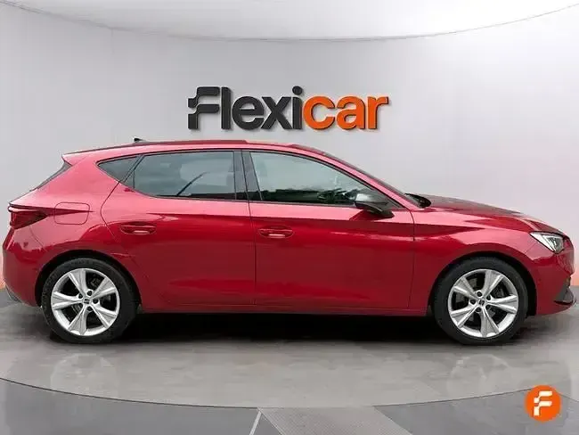 Usado Seat Leon FR 150 CV (110 kW) 2022 Rojo Familiar