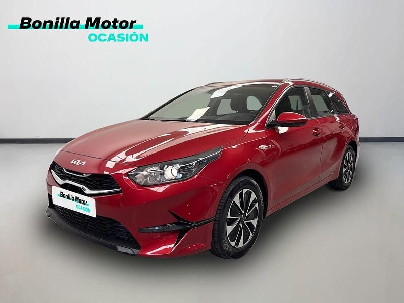 Usado Kia Ceed Style 100 CV (73 kW) 2025 Rojo Utilitario