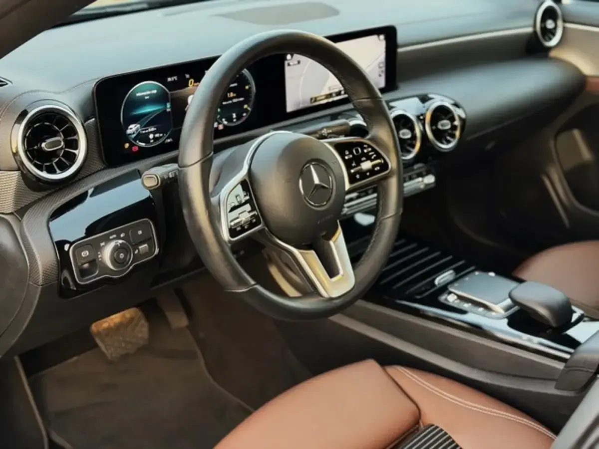 Usado Mercedes CLA220 Shooting Brake 190 CV (139 kW) 2021 Gris Familiar
