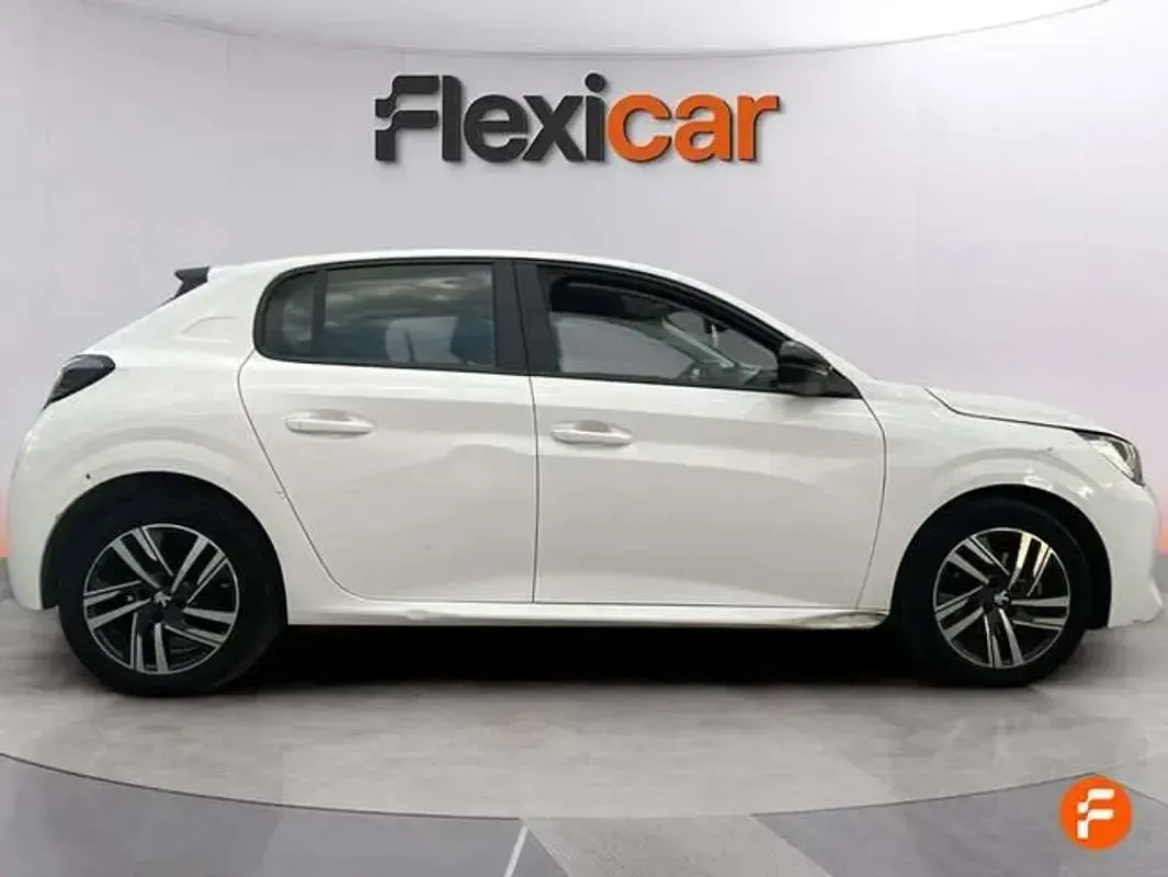 Usado Peugeot 208 Allure 101 CV (74 kW) 2023 Blanco Utilitario