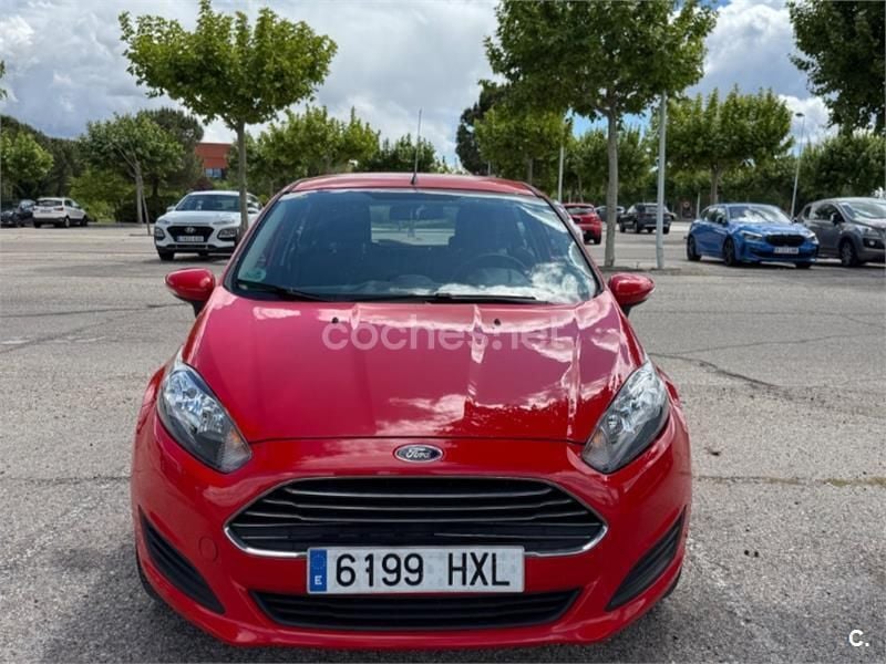 Rojo Usado 2014 Ford Fiesta Trend Utilitario | 5900 € (Precio justo) - Imagen 1/4