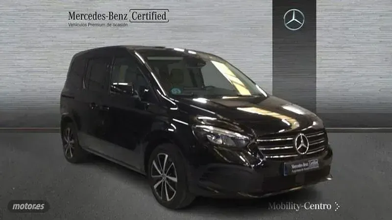 Usado Mercedes T180 115 CV (84 kW) 2024 Negro Monovolumen