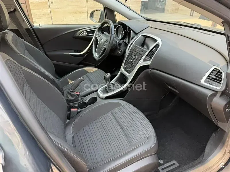 Usado Opel Astra Selective 110 CV (80 kW) 2015 Marrón Berlina