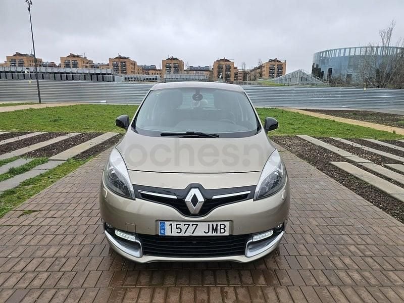 Usado Renault Scénic III Bose Edition 110 CV (80 kW) 2016 Beige Monovolumen