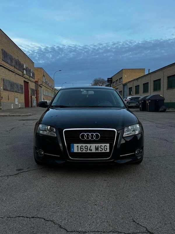 Usado Audi A3 Ambition 105 CV (77 kW) 2012 Negro Utilitario