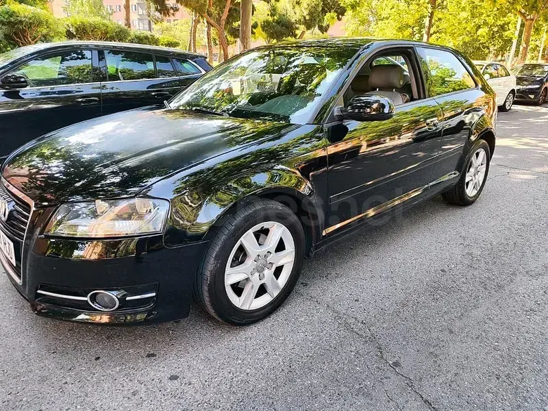 Usado Audi A3 Attraction 105 CV (77 kW) 2012 Negro Utilitario