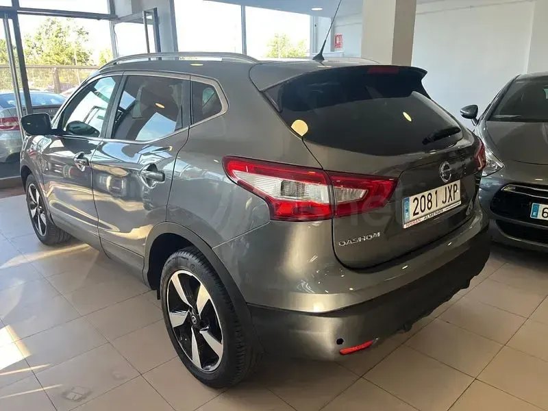 Usado Nissan Qashqai Acenta 115 CV (84 kW) 2017 Gris / plata SUV