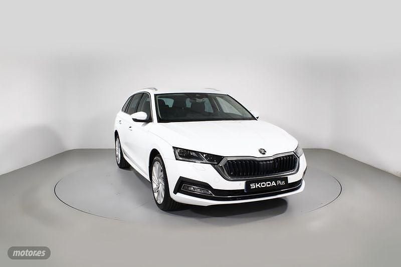 Blanco Usado 2024 Skoda Octavia Selection Familiar | 32.500 € (Caro) - Imagen 1/4