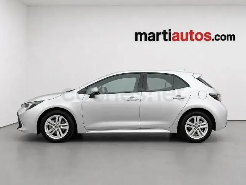 Usado Toyota Corolla Active 140 CV (102 kW) 2022 Gris / plata Berlina