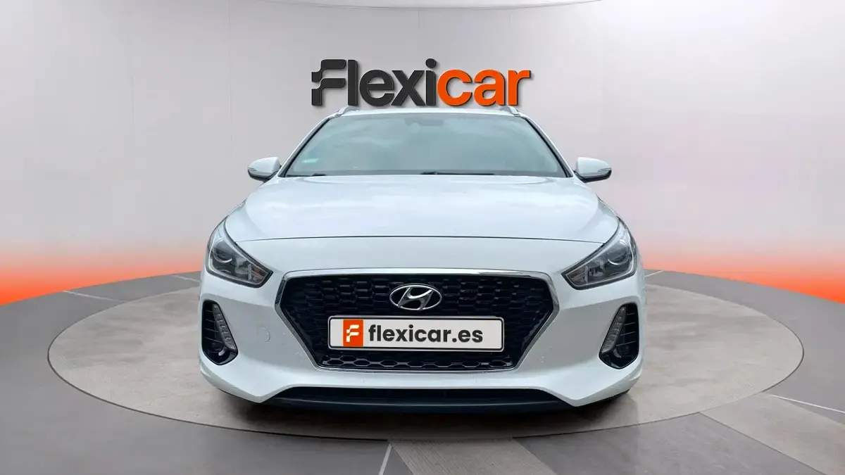 Usado Hyundai i30 110 CV (80 kW) 2018 Blanco Familiar