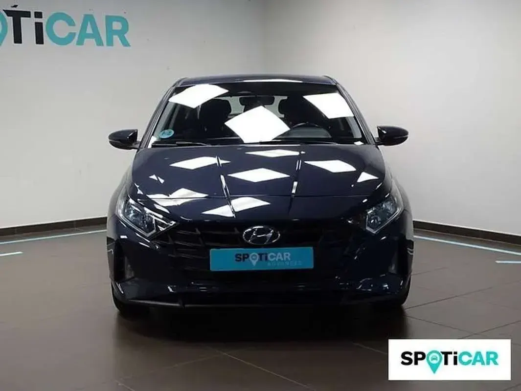 Usado Hyundai i20 84 CV (61 kW) 2023 Gris Utilitario