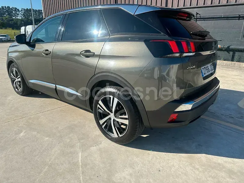 Usado Peugeot 3008 Allure 120 CV (88 kW) 2017 Gris / plata SUV