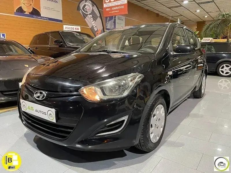 Usado Hyundai i20 Classic 75 CV (55 kW) 2013 Negro Berlina