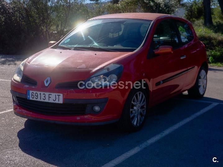 Rojo Usado 2006 Renault Clio II Dynamique Berlina | 2900 € (Precio justo) - Imagen 1/4