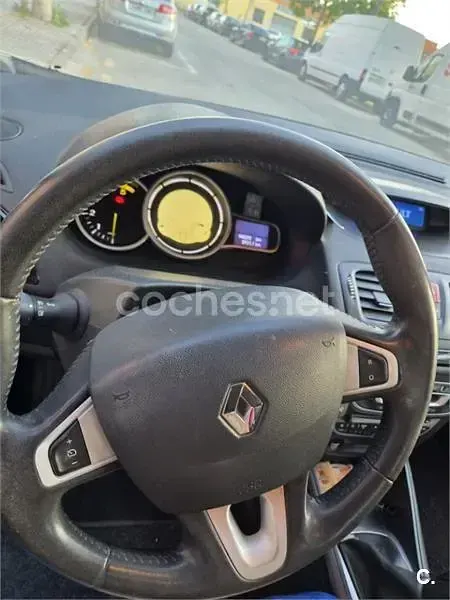 Usado Renault Mégane Expression 90 CV (66 kW) 2012 Gris / plata Berlina